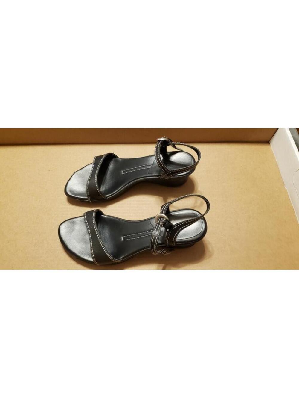 WOMEN'S KENNETH COLE REACTION WEDGE STRAPPY SANDALS - BLACK
